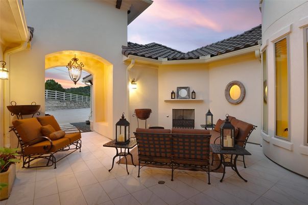 Exterior, Fireplace