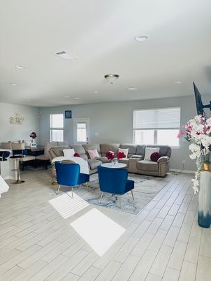 Interior, Living room, Recessed Lighting, Wood Texture Flooring