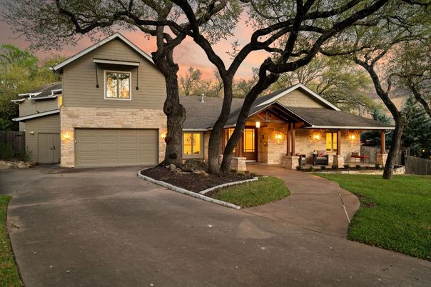 Attached, Exterior, Facade, Split Level