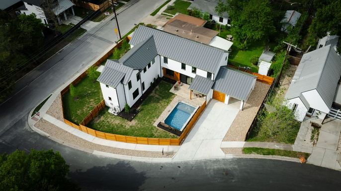 Exterior, Drone
