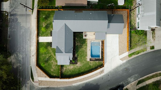 Exterior, Drone