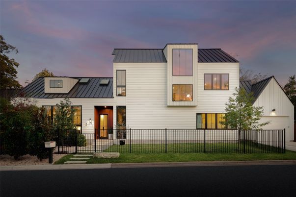 Attached, Exterior, Facade, Farmhouse