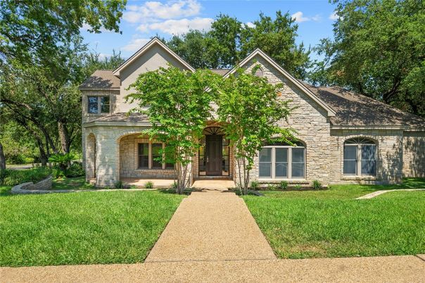 Exterior, Facade, Brick Traditional