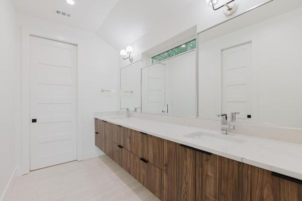 Bathroom, Dual Sink Vanities, Interior, Recessed Lighting