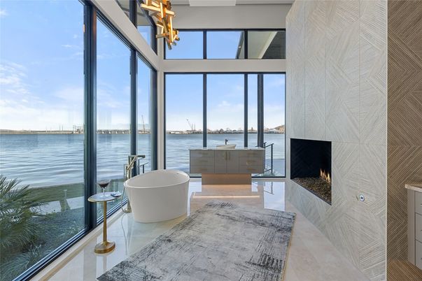 Bathroom, Fireplace, Free Standing Baths, Interior, Water