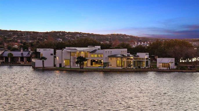 Exterior, Lake