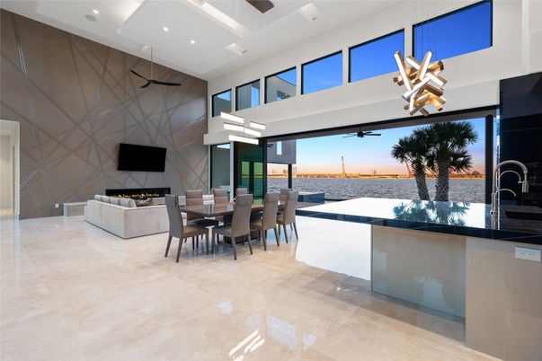 Dining room, Fireplace, Interior, Pendant Lights, Recessed Lighting