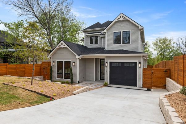 Attached, Exterior, Facade, Farmhouse