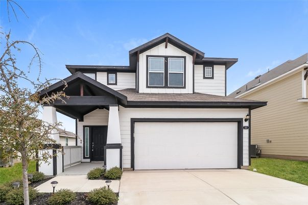 Attached, Exterior, Facade, American Craftsman