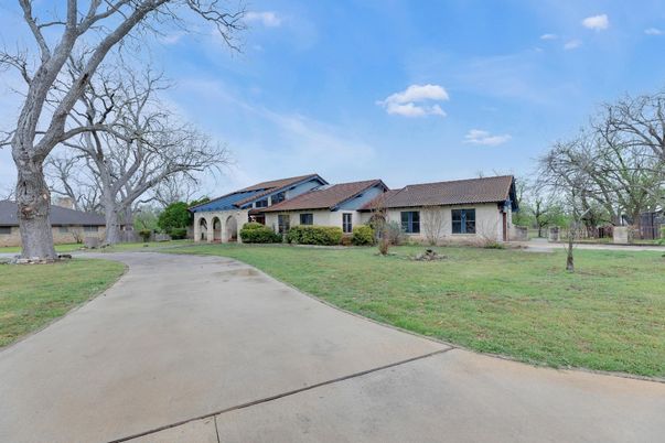 Backyard, Exterior, Facade, Ranch