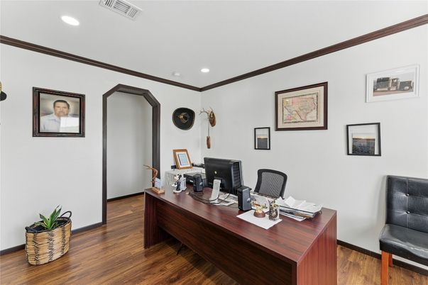 Home Office, Interior, Recessed Lighting, Wood Texture Flooring