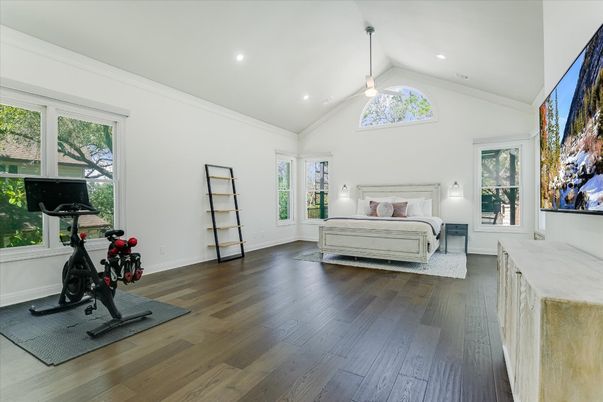Bedroom, Fitness Equipment, Interior, Recessed Lighting, Wood Texture Flooring