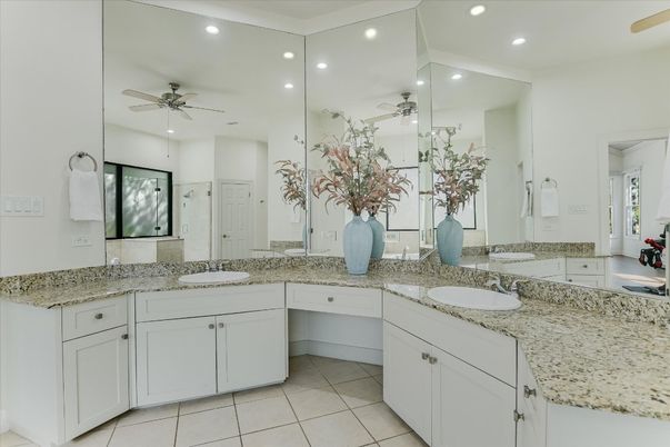Bathroom, Dual Sink Vanities, Interior, Recessed Lighting