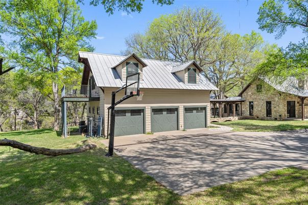 Attached, Exterior, Facade, Cape Cod