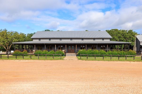 Backyard, Exterior, Facade, Ranch