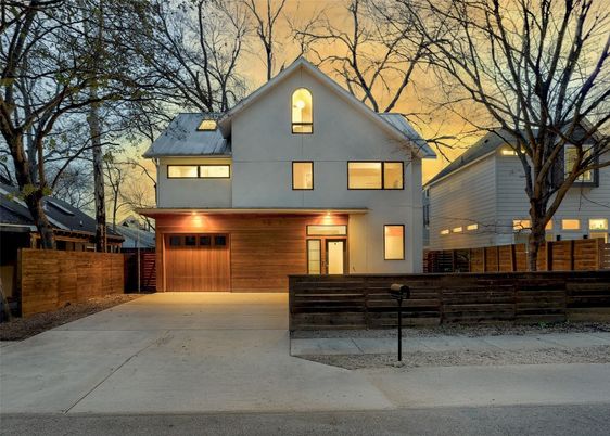Attached, Exterior, Facade, Farmhouse