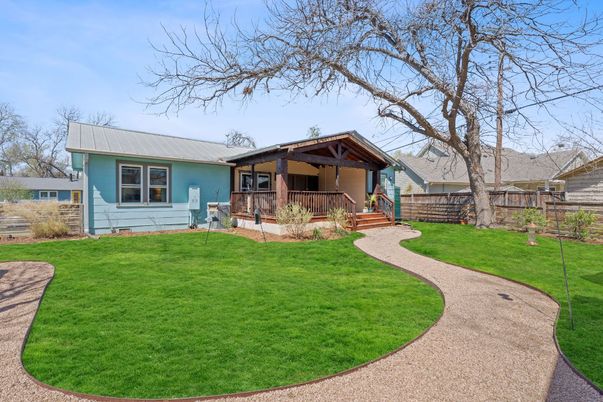 Backyard, Exterior, Facade, Ranch