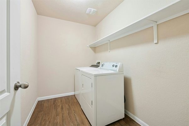 Interior, Washer, Wood Texture Flooring