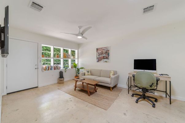 Home Office, Interior