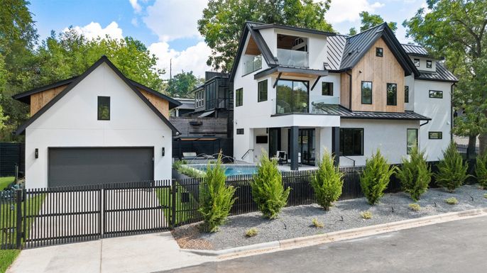 Attached, Exterior, Facade, Farmhouse
