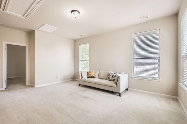 Empty room, Interior