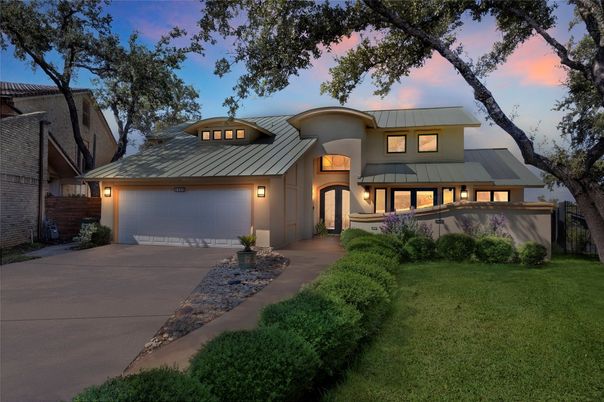 Attached, Exterior, Facade, Farmhouse