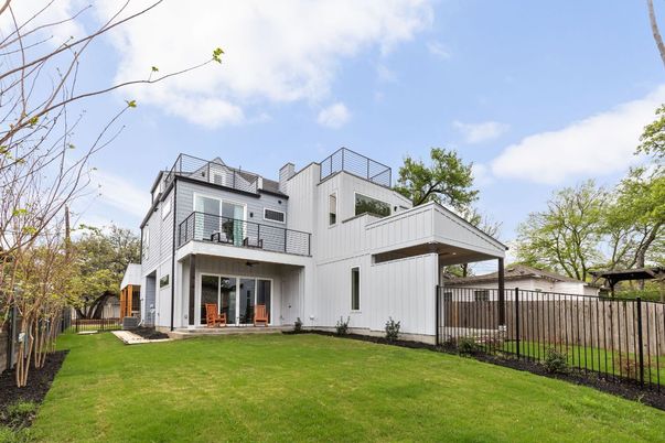 Backyard, Exterior, Facade, Farmhouse