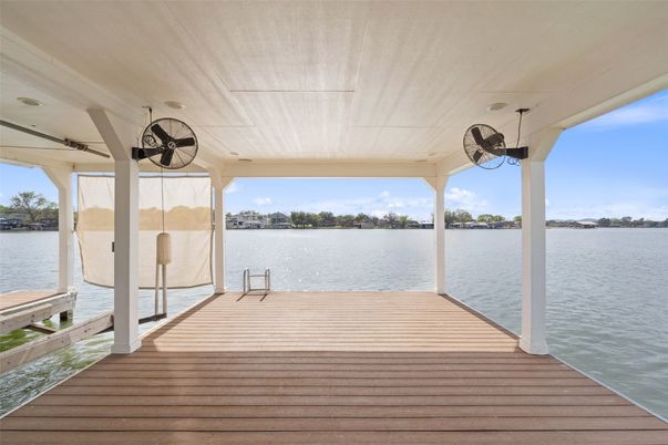 Exterior, Lake