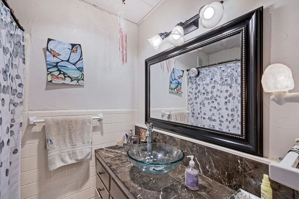 Bathroom, Interior, Tile Countertops