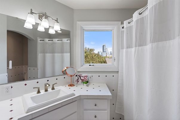 Bathroom, Interior, Tile Countertops