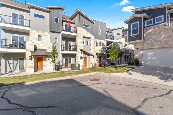 Attached, Exterior, Facade, Rowhouse