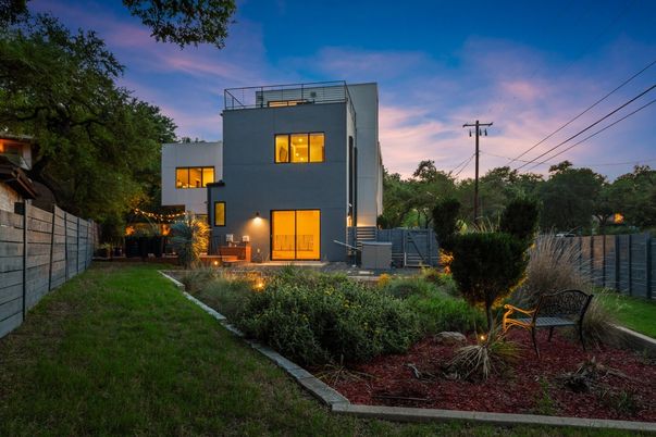 Backyard, Exterior, Facade, Modern