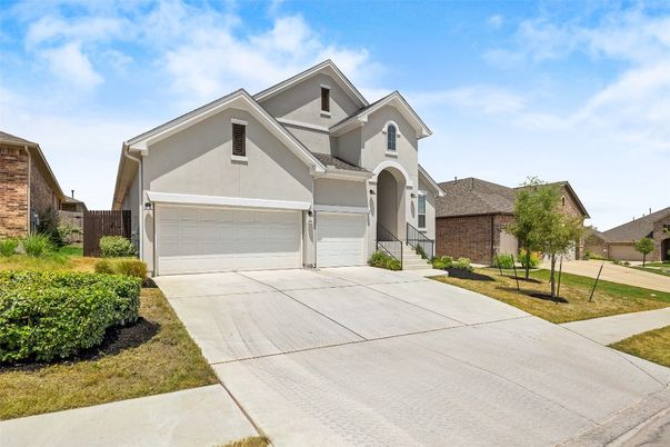 Attached, Exterior, Facade, American Craftsman