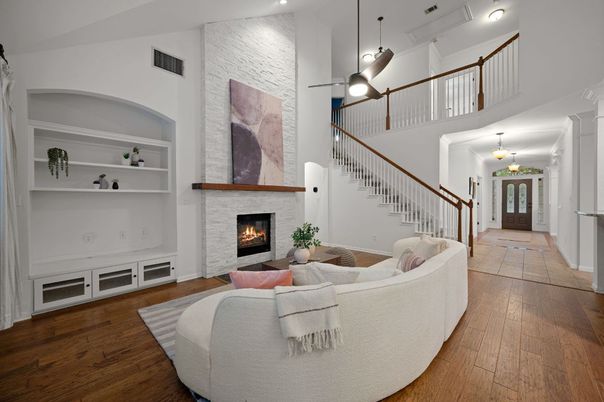 Fireplace, Interior, Living room, Pendant Lights, Recessed Lighting, Wood Texture Flooring