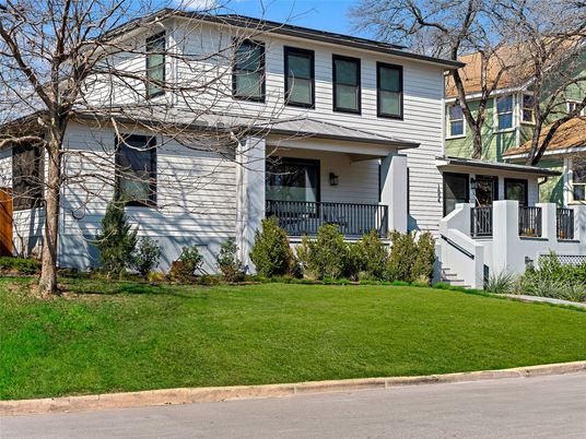 Exterior, Facade, American Foursquare