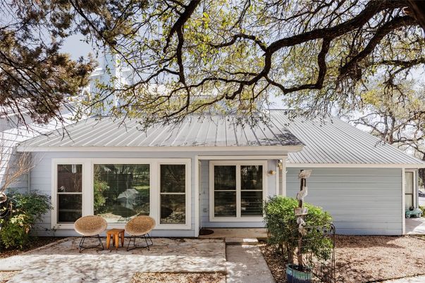 Attached, Exterior, Facade, Ranch