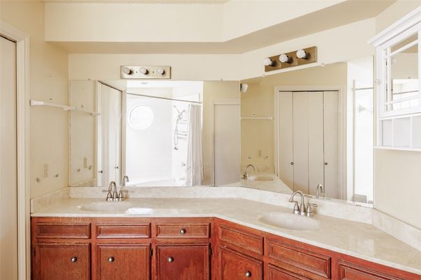 Bathroom, Dual Sink Vanities, Interior