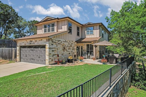 Attached, Exterior, Facade, Farmhouse