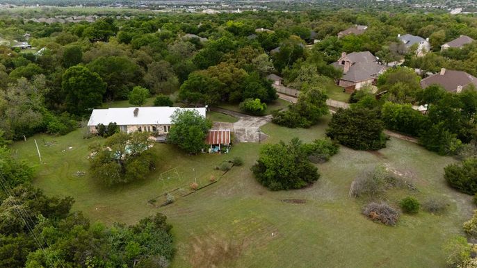 Exterior, Drone