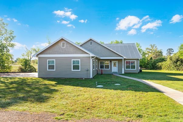 Backyard, Exterior, Facade, Ranch