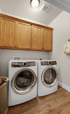 Interior, Washer, Wood Texture Flooring