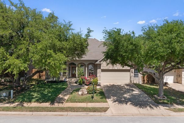 Attached, Exterior, Facade, Ranch