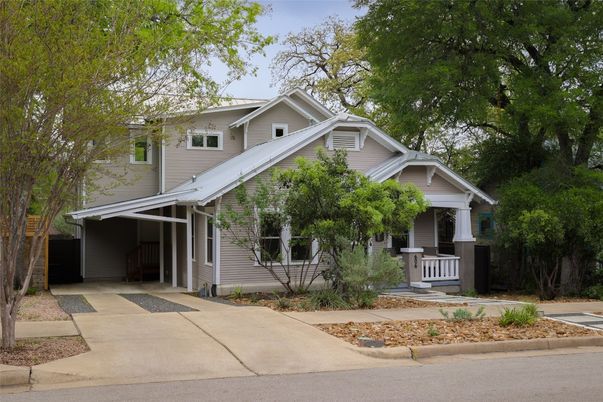 Attached, Exterior, Facade, American Craftsman