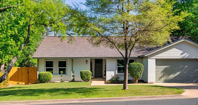 Attached, Exterior, Facade, Cape Cod