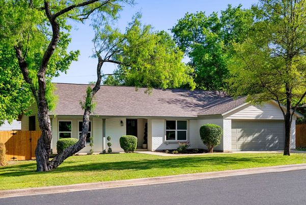 Attached, Exterior, Facade, Ranch