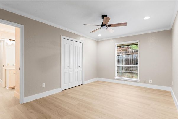 Empty room, Interior, Recessed Lighting, Wood Texture Flooring