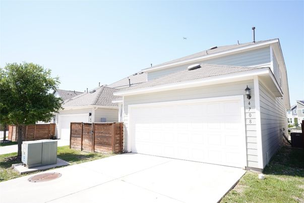 Detached Garage, Exterior