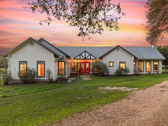 Backyard, Exterior, Facade, Farmhouse