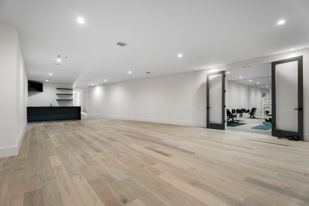 Fitness Equipment, Interior, Recessed Lighting, Wood Texture Flooring
