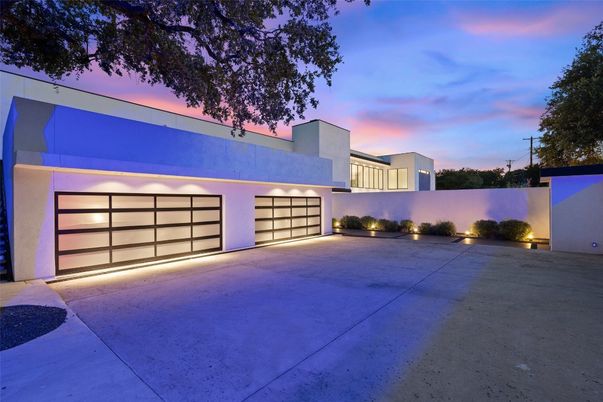 Attached, Exterior, Facade, Modern